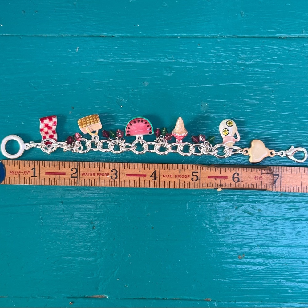 🌻  AJMC Charmed summer theme charm bracelet "Picnic Time" vintage y2k - Picture 6 of 6